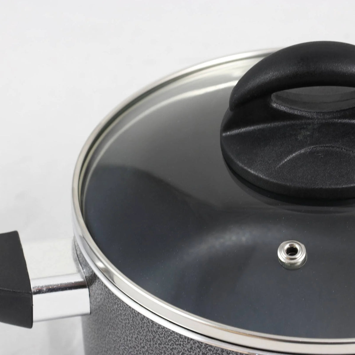 2.5 Quart Aluminum Sauce Pan with Lid H39081