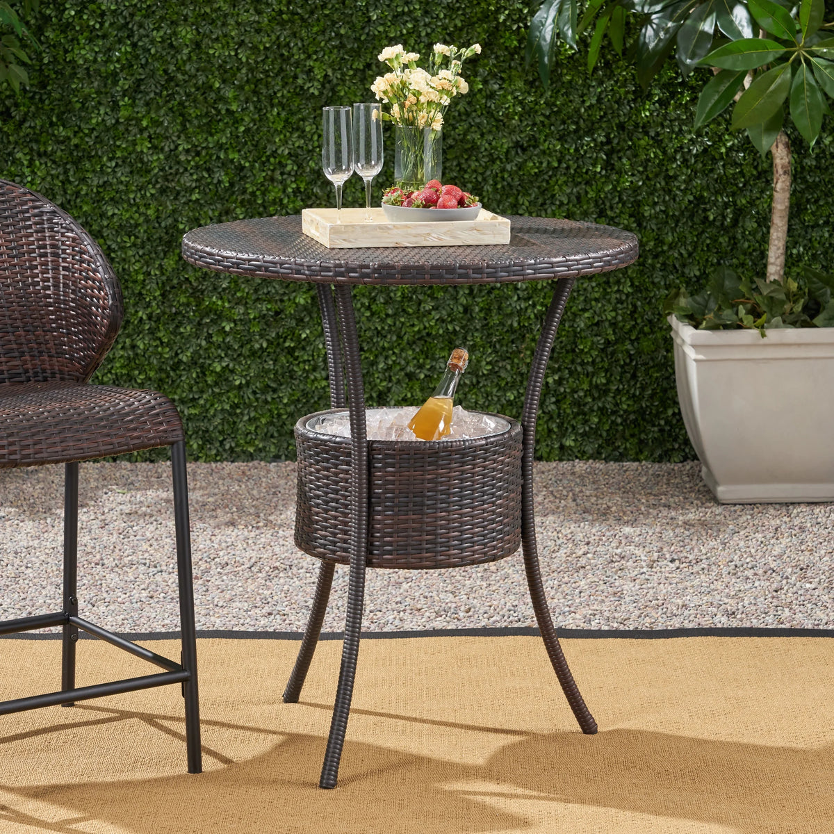 Round Wicker Table with Ice Pail A8922