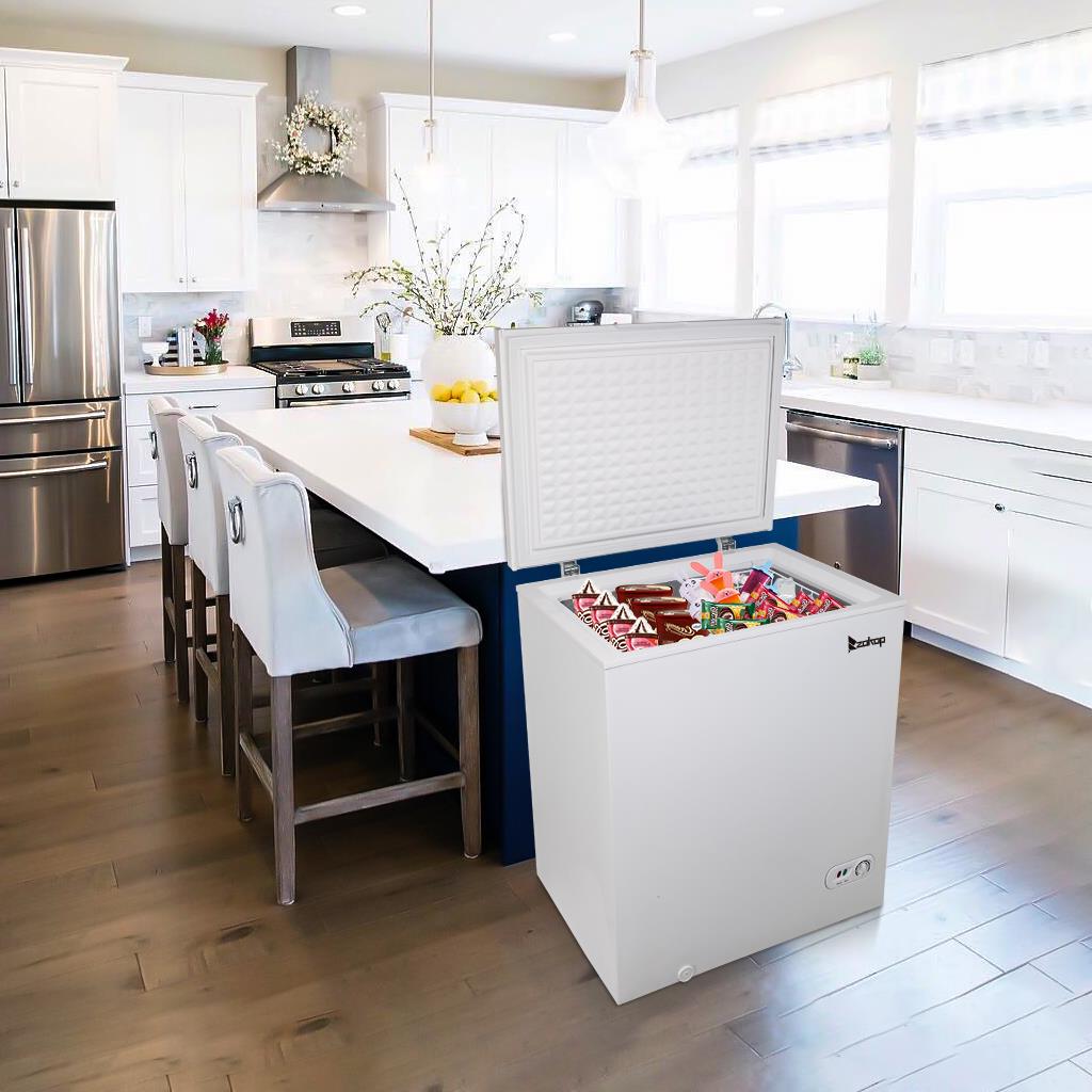 White 5.0 Cu.ft Single Door Chest Freezer U623177